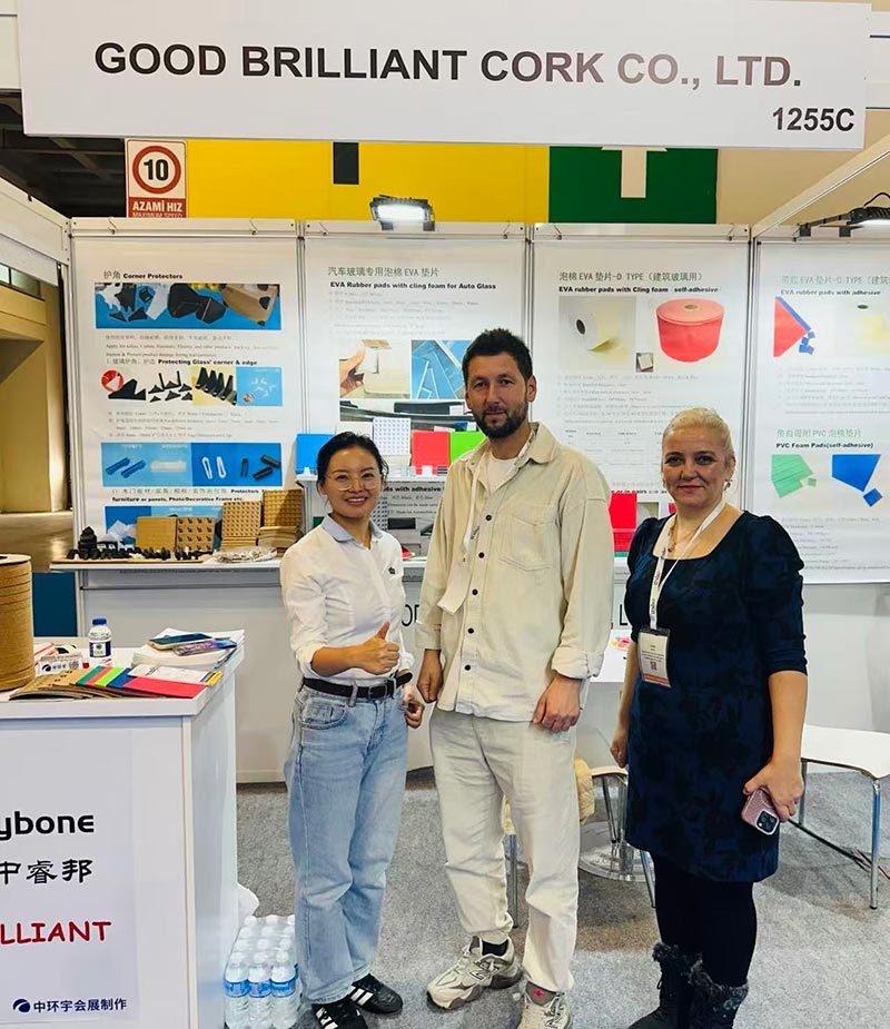 ယူကေသို့သွားရာလမ်းတွင် ကွန်တိန်နာအပြည့်အစုံ။